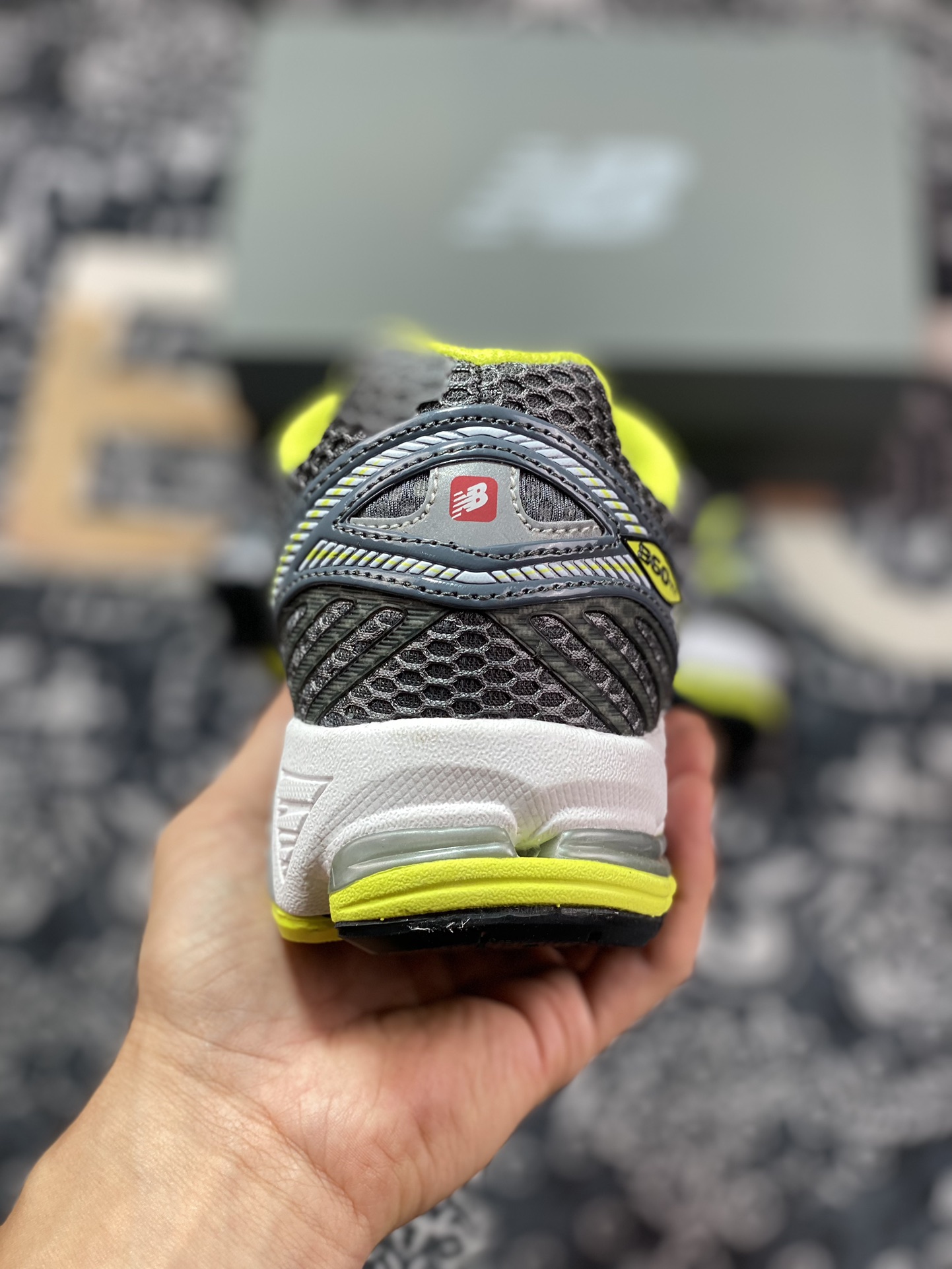 New Balance ML860V2 series low-top classic retro dad style casual sports jogging shoes ”dark gray silver bright green” ML860XE