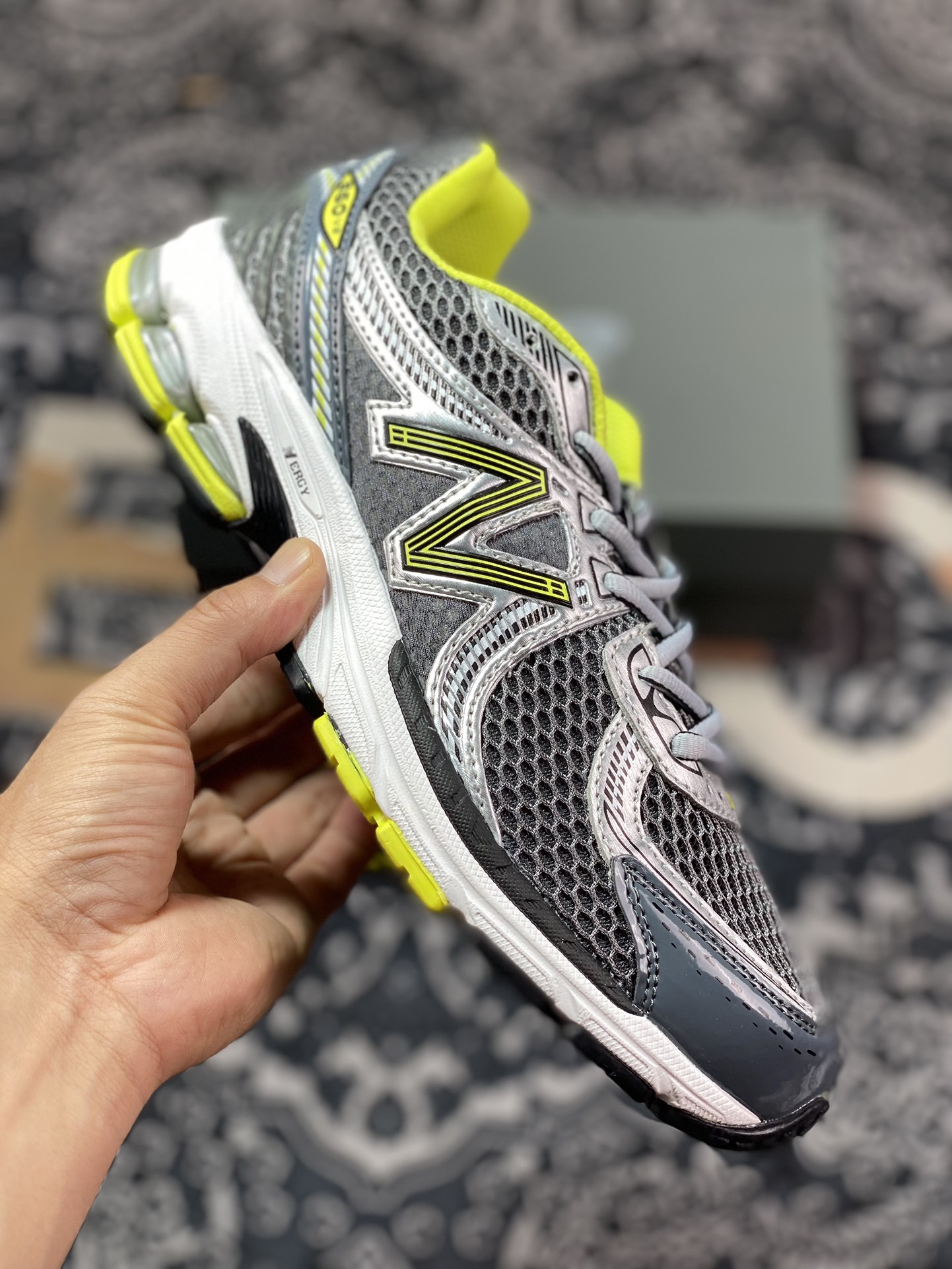 New Balance ML860V2 series low-top classic retro dad style casual sports jogging shoes ”dark gray silver bright green” ML860XE