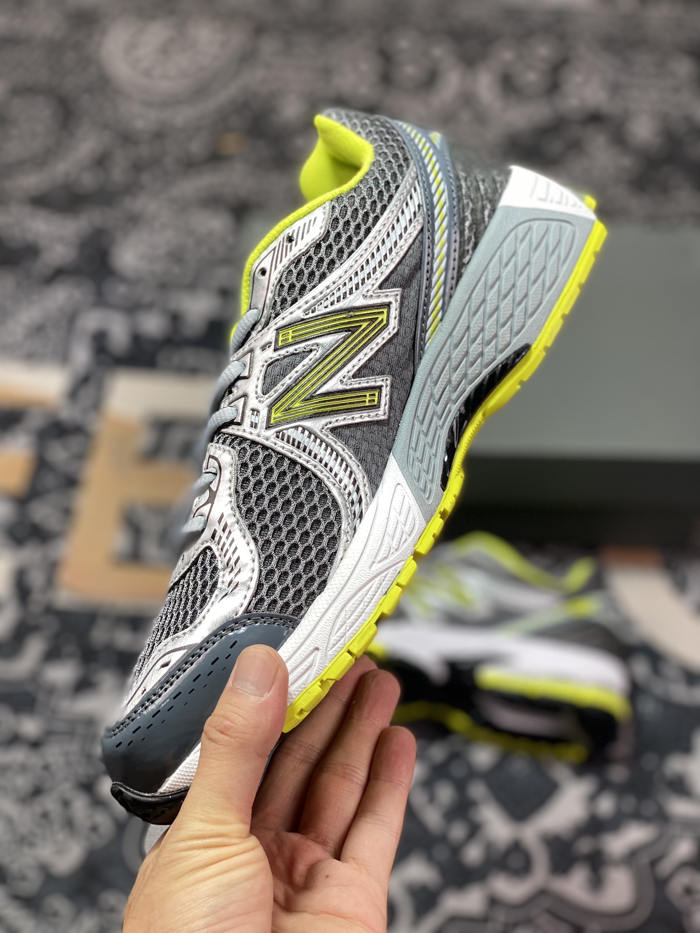 New Balance ML860V2 series low-top classic retro dad style casual sports jogging shoes ”dark gray silver bright green” ML860XE