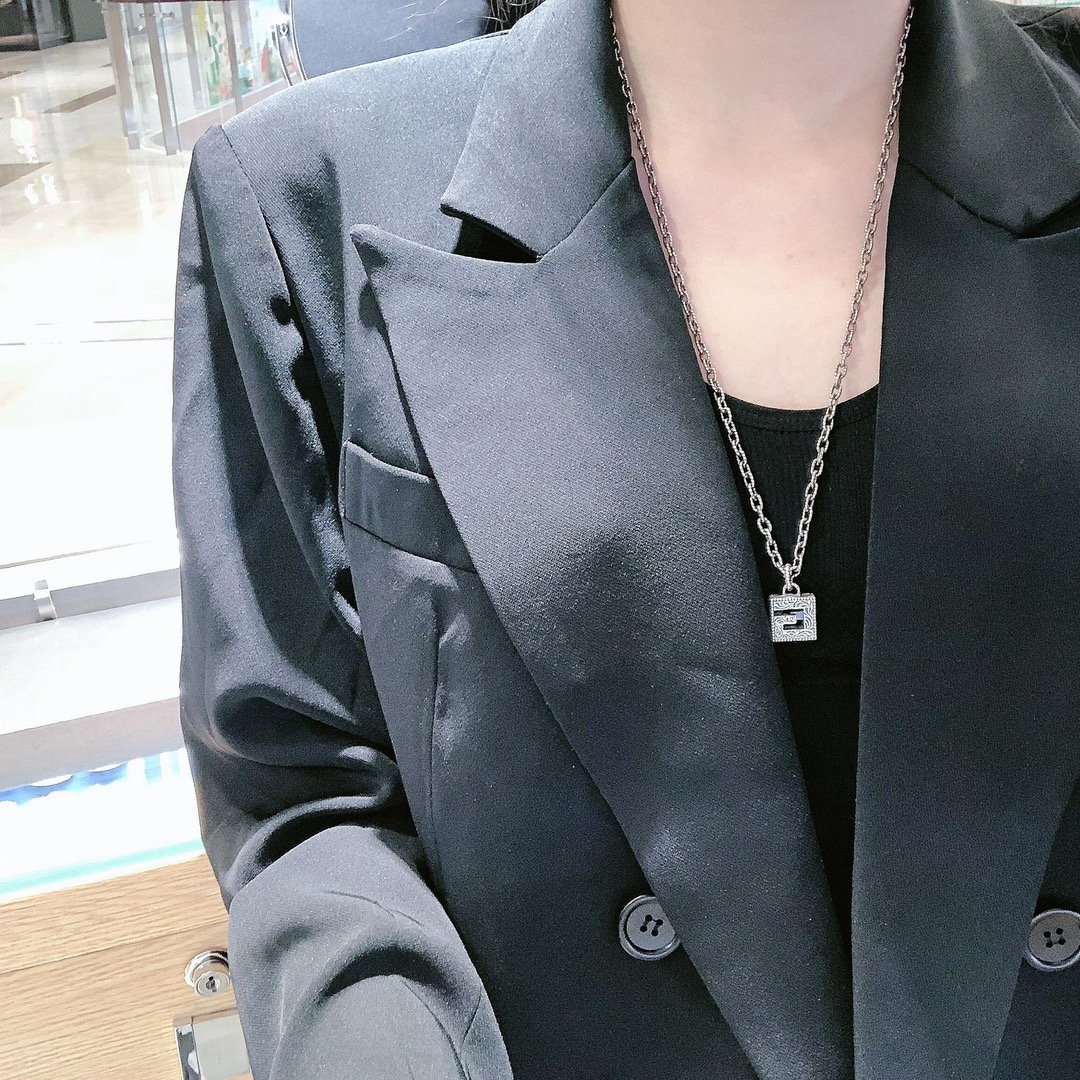 NO:107941,Gucci square G hollow pendant necklace, jewelry boutique, gucci, gucci, necklace19860909Gucci古驰方形G镂空吊坠项链,饰品精品,gucci,gucci,necklace,Jewelry