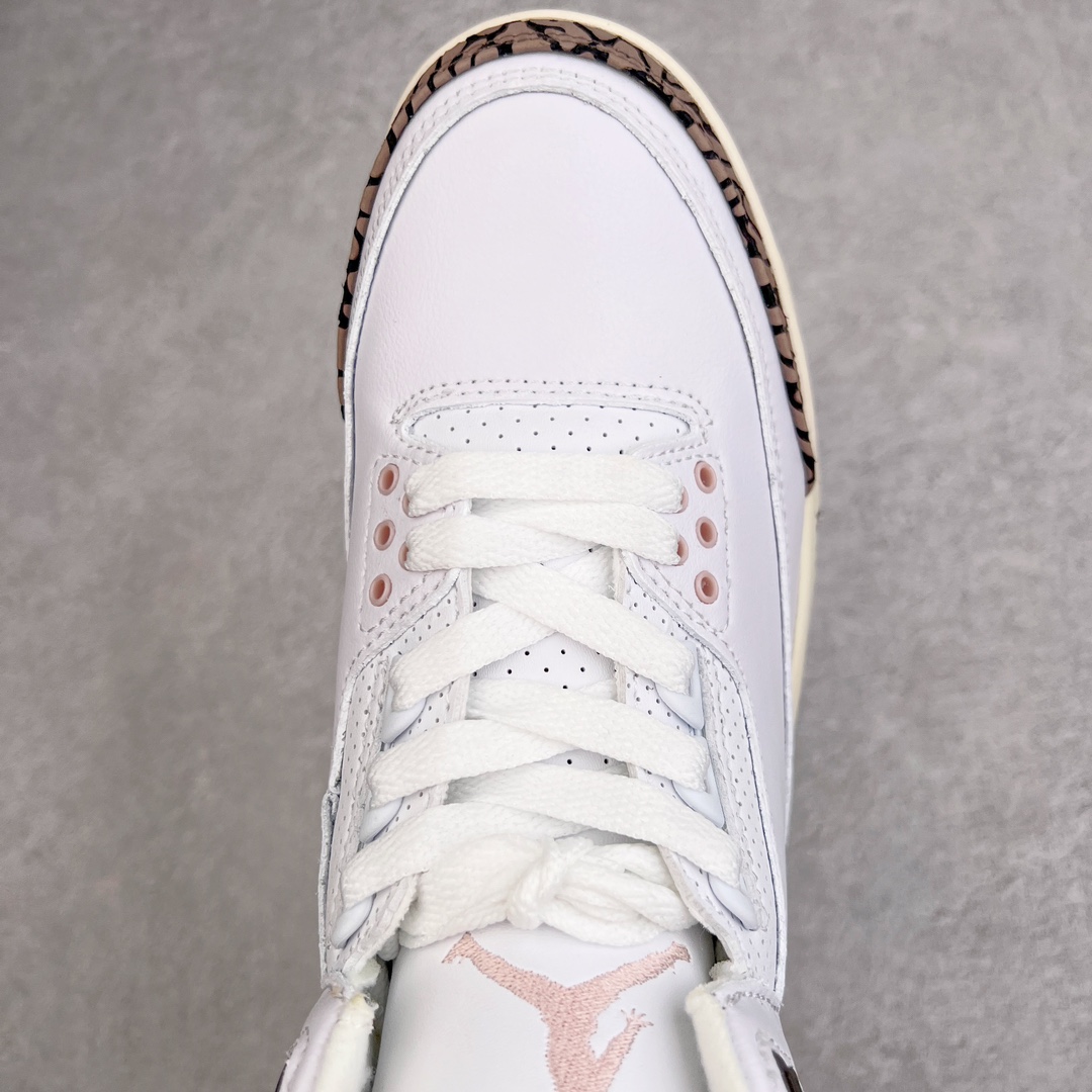 图片[4]-＃PB福利特价 Air Jordan AJ3 Retro 市场中端王者 全套原纸板楦头开发 原厂大底磨具加持立体防滑纹理 原装可视Air Sole气垫 原汁原味最完美的三代版型 唯一正确鞋头趴度弧度高度鞋身腰线 此版本只针对中端市场 皮料材质有所更替 其他数据细节工艺流程均保持一致 绝不口嗨 细节品控鞋型随意秒杀市面3XX 4XX 原厂TPU后跟饰片 正确内里反口里网布 皮料菱角分明不变形无多余毛边 正确手工大底描漆拉丝 市场唯一原厂鞋扣模具 原厂织唛标 原厂飞人电绣工艺 尾指中部跳三针 独家绑鞋带手法 印刷中底布 四线拉帮 米色美纹纸贴合固定 进口港宝加持 后跟自然饱满 全鞋荧光划线卡点 追求极致完美 每一双都是工艺品 多重QC质检 超越公司货的品控标准 实实在在的免检产品 尺码：40 40.5 41 42 42.5 43 44 44.5 45 45.5 46 47.5-选品中心