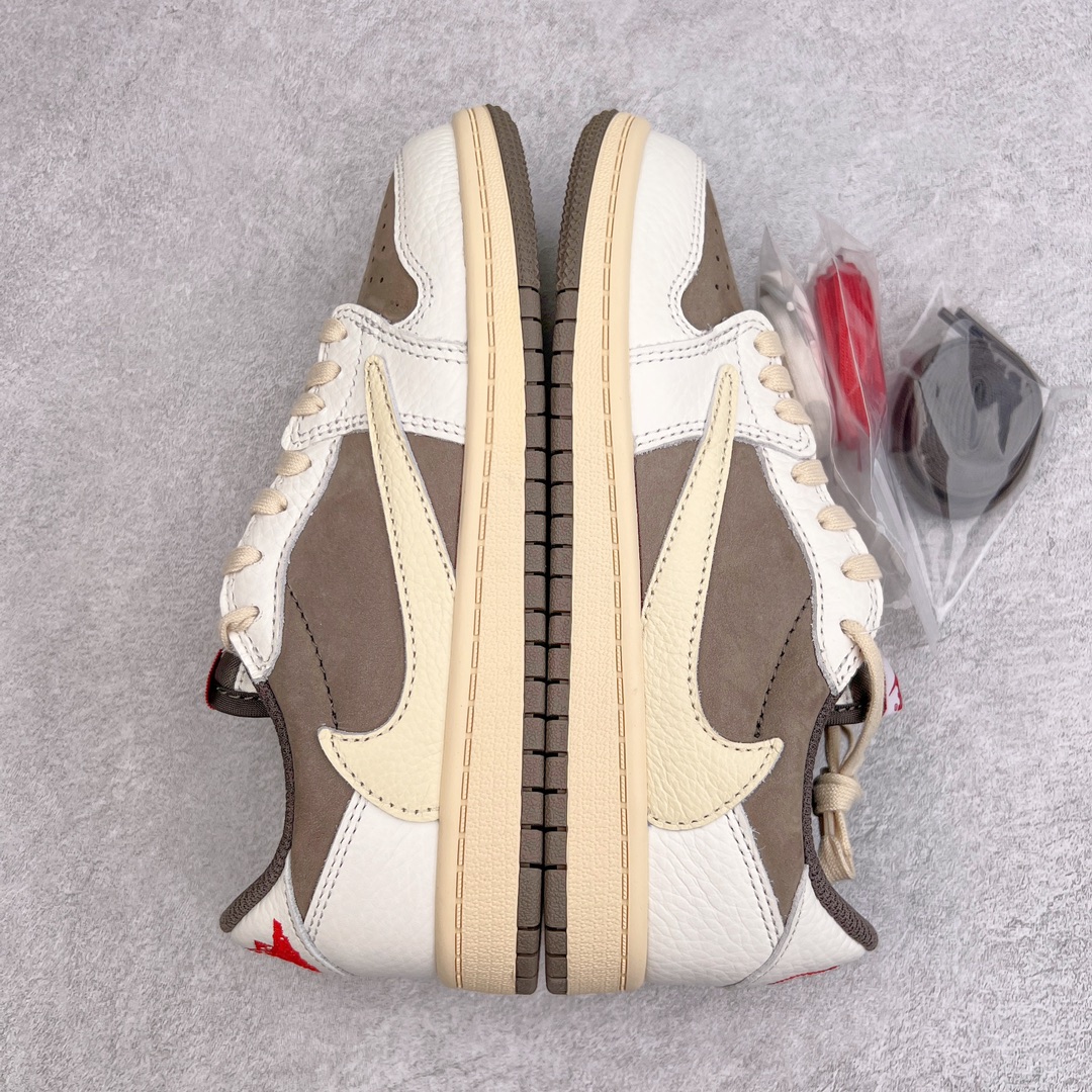 图片[4]-💰240 ＃SZ纯原 Travis Scott x Air Jordan AJ1 Low OG TS联名白棕倒钩低帮中童童鞋 DO5442-162 重新定义童鞋市场 市场第一款原装童鞋 上脚必是全班最靓的仔 原纸板数据开发 原厂配置 市面唯一原装批次区别市面 原厂大底磨具真实半码 同步原厂十三个尺码段 原厂Prime Asia贝利进口皮料加持 原盒原配 原厂拉帮工艺 针距密度一致 后跟弧度收口自然不对折 极致一眼正品既视感 进口电脑针车工艺 鞋面清洁度最高QC检验标准 控制溢胶 广东原厂电绣工艺 鞋标鞋盒 防尘纸 均采购来自原厂 尺码：27.5 28 28.5 29.5 30 31 31.5 32 33 33.5 34 35 36 编码：by3936010-运动鞋