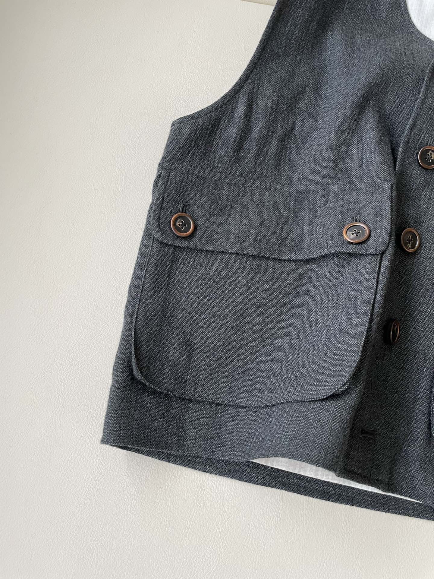 P1656: Versatile Outfit with Luxe Details and Natural Materials - 图片 5