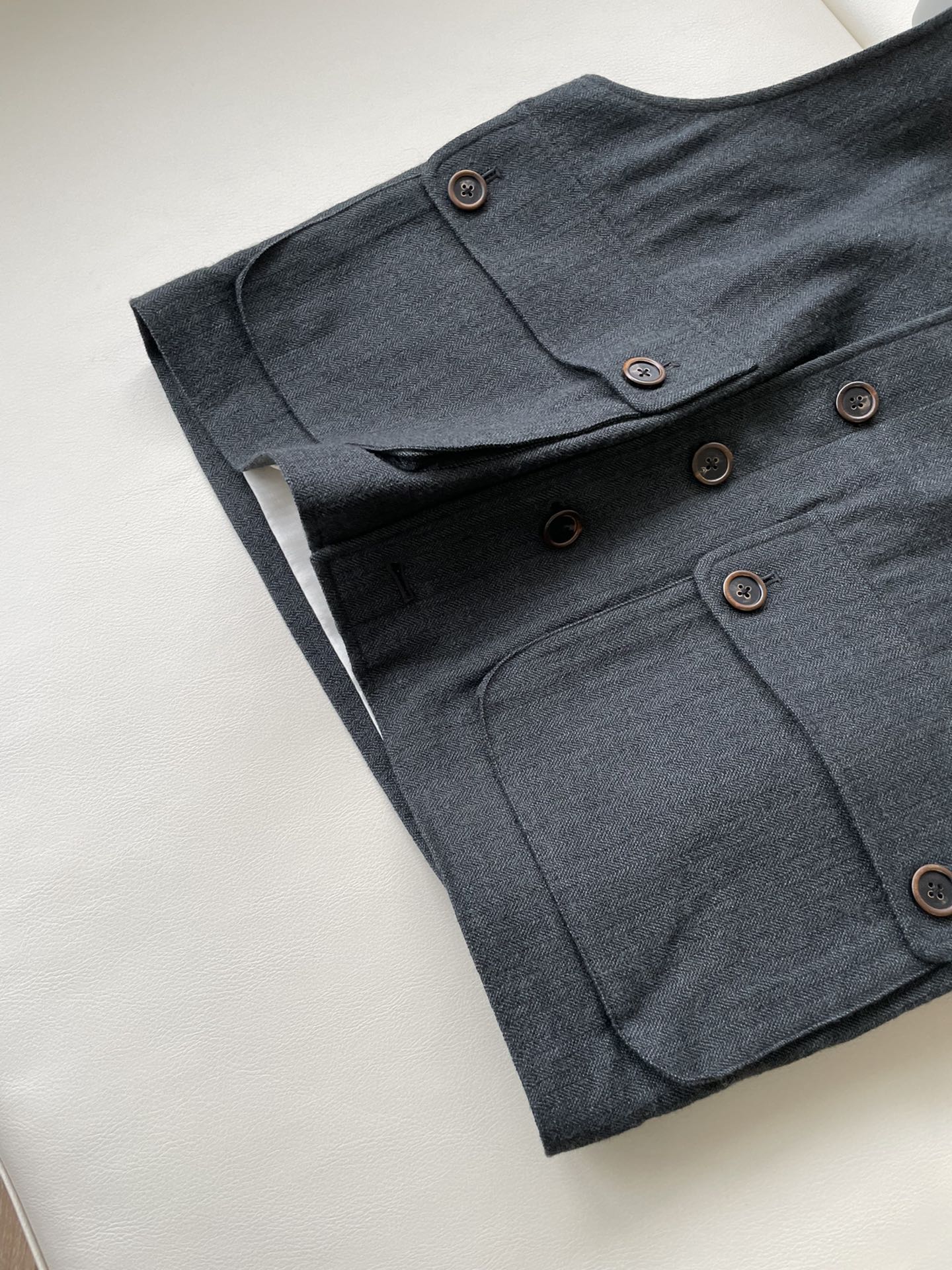 P1656: Versatile Outfit with Luxe Details and Natural Materials - 图片 4