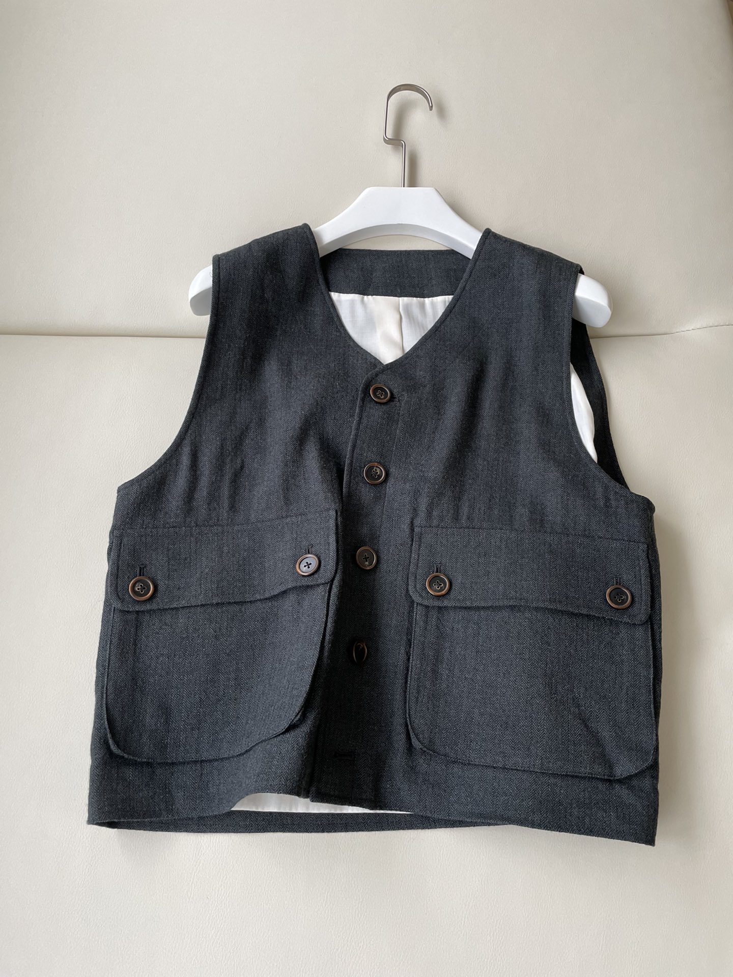 P1656: Versatile Outfit with Luxe Details and Natural Materials - 图片 1