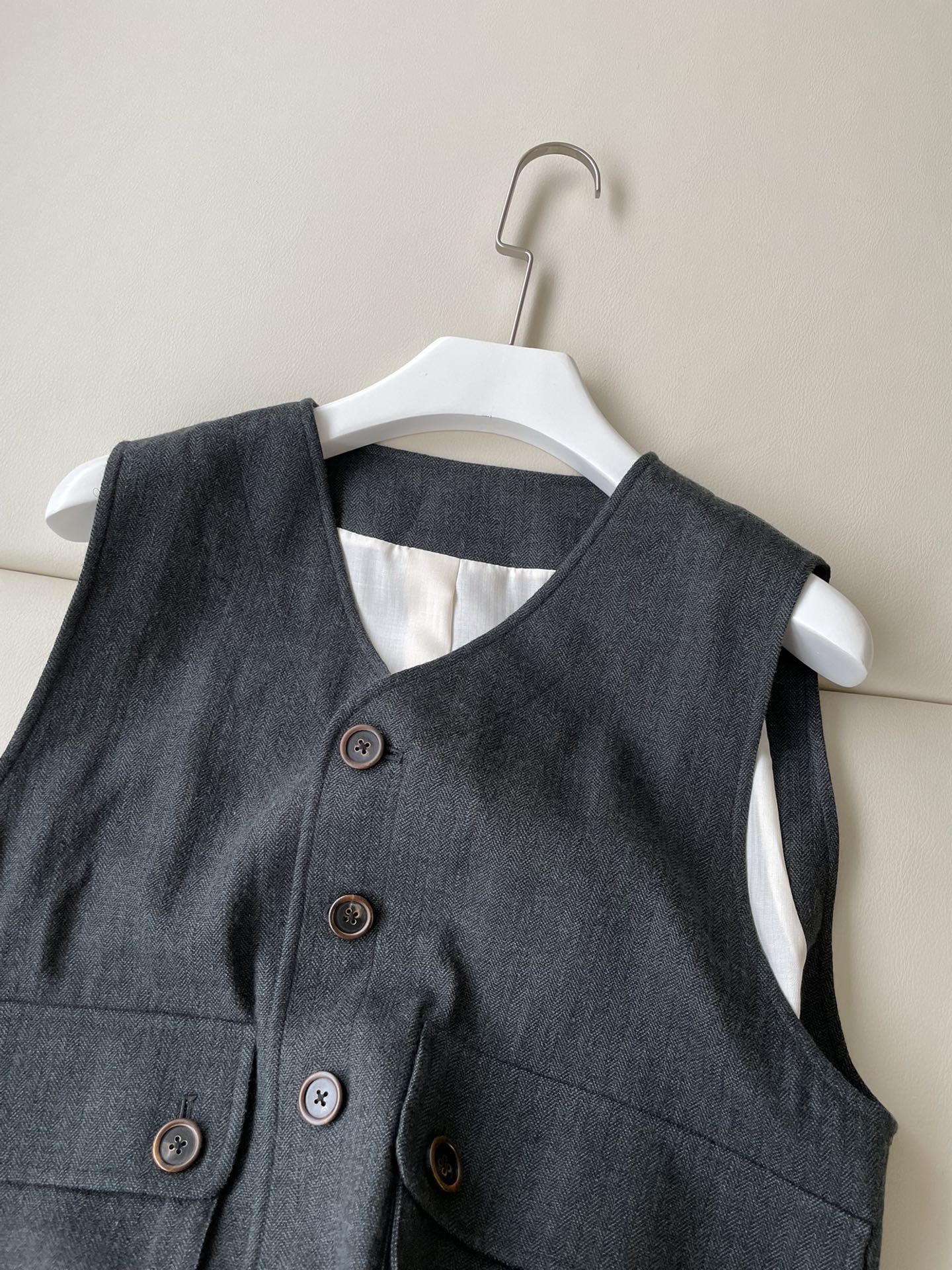 P1656: Versatile Outfit with Luxe Details and Natural Materials - 图片 2