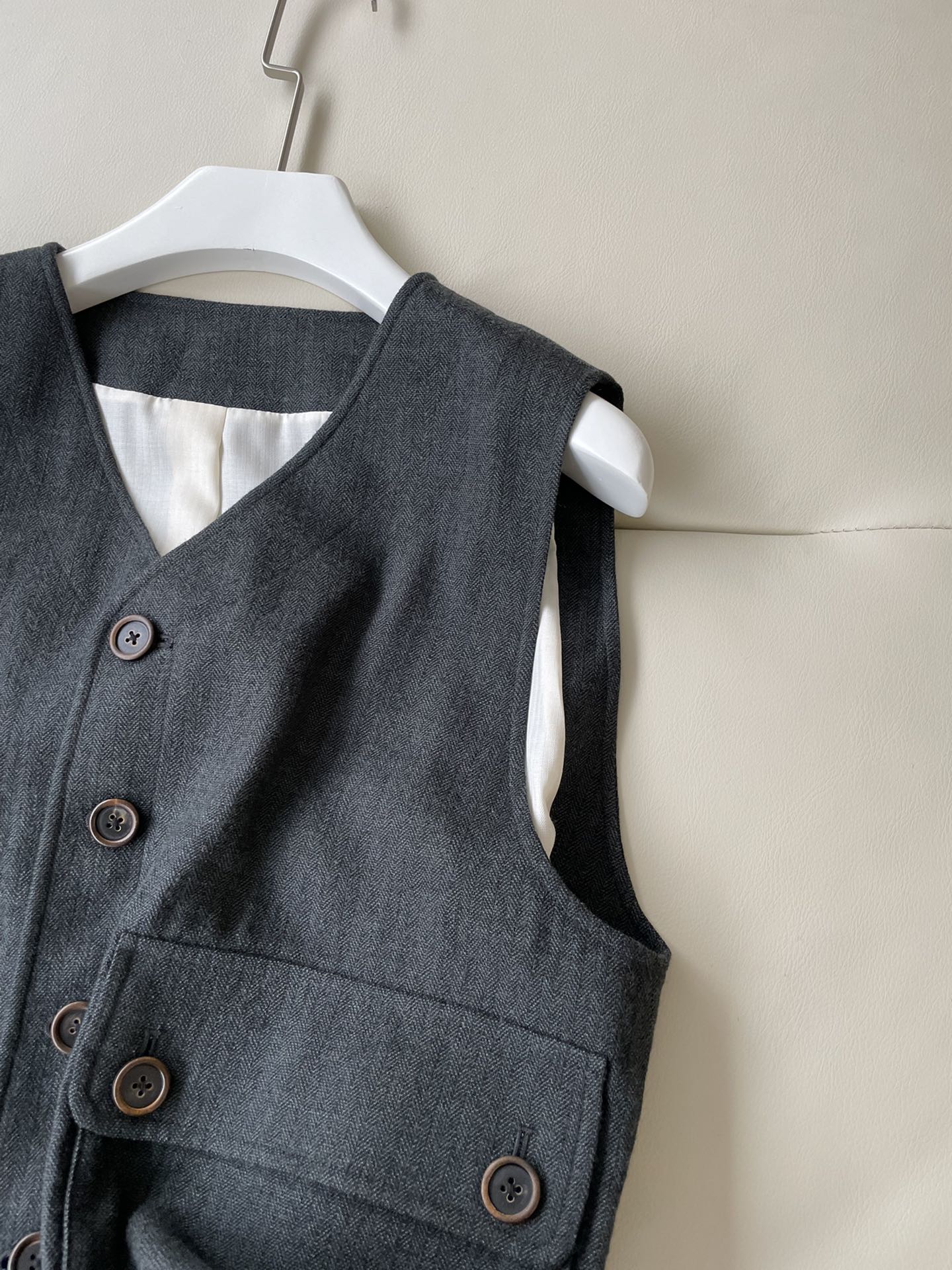 P1656: Versatile Outfit with Luxe Details and Natural Materials - 图片 3