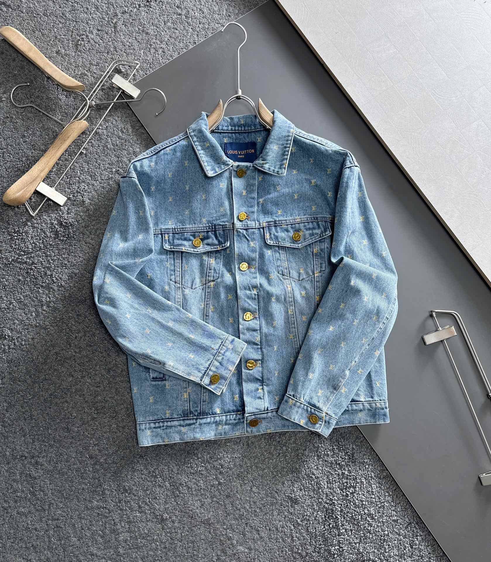 路易威登 Louis Vuitton 高定典藏名品高定成衣时装外套连衣裙衬衫T恤 #6BDE0958 3