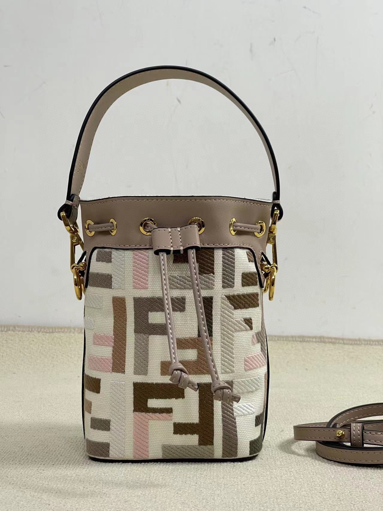 Où pouvez-vous acheter une réplique
 Fendi sacs Sac Seau Collection printemps – été Fashion