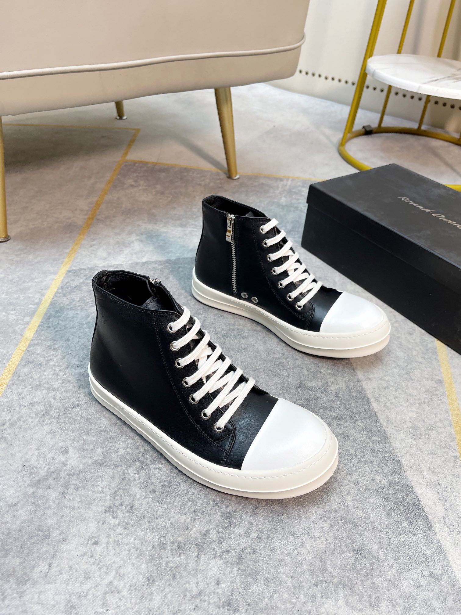 NO:744789,Running model RICK OWENS Rick Owens casual men's shoes. Cowhide retro sports shoes. Fabric original cowhide. Pigskin lining lining. Original packaging. Code number 38-44. 45 custom made without returns. sneakers, cowhide19860909跑量款 RICK OWENS 瑞克 欧文斯休闲男鞋.牛皮复古运动鞋 面料原版牛皮 内里猪皮内里 原版包装 码数38-44 45订做不退货,,sneakers,cowhide,Men's shoes