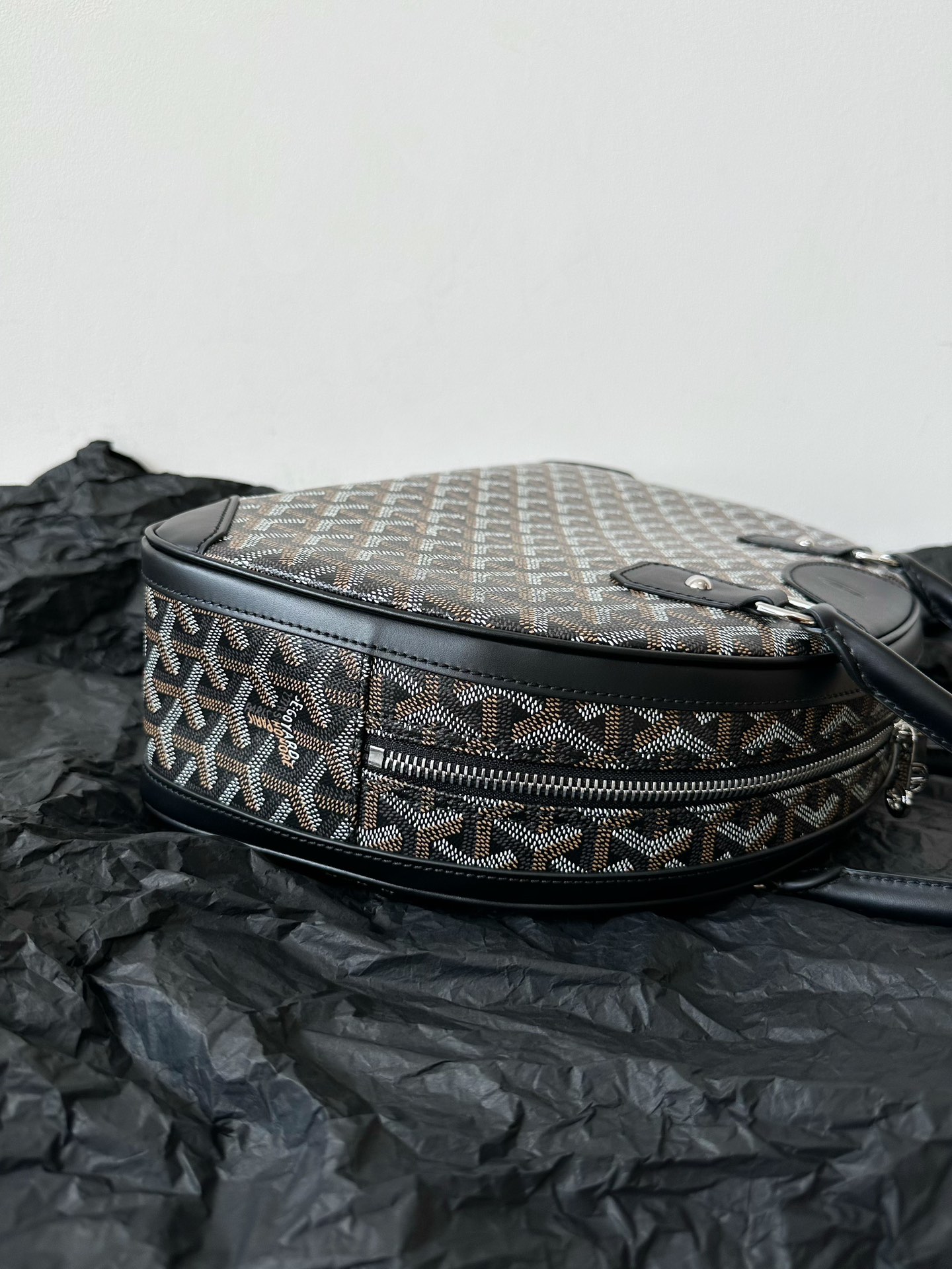 23. Check out the latest inspection-grade goyard bowling ball in medium black and dog-toothed vintage vintage! Recently, Goya has really been swi