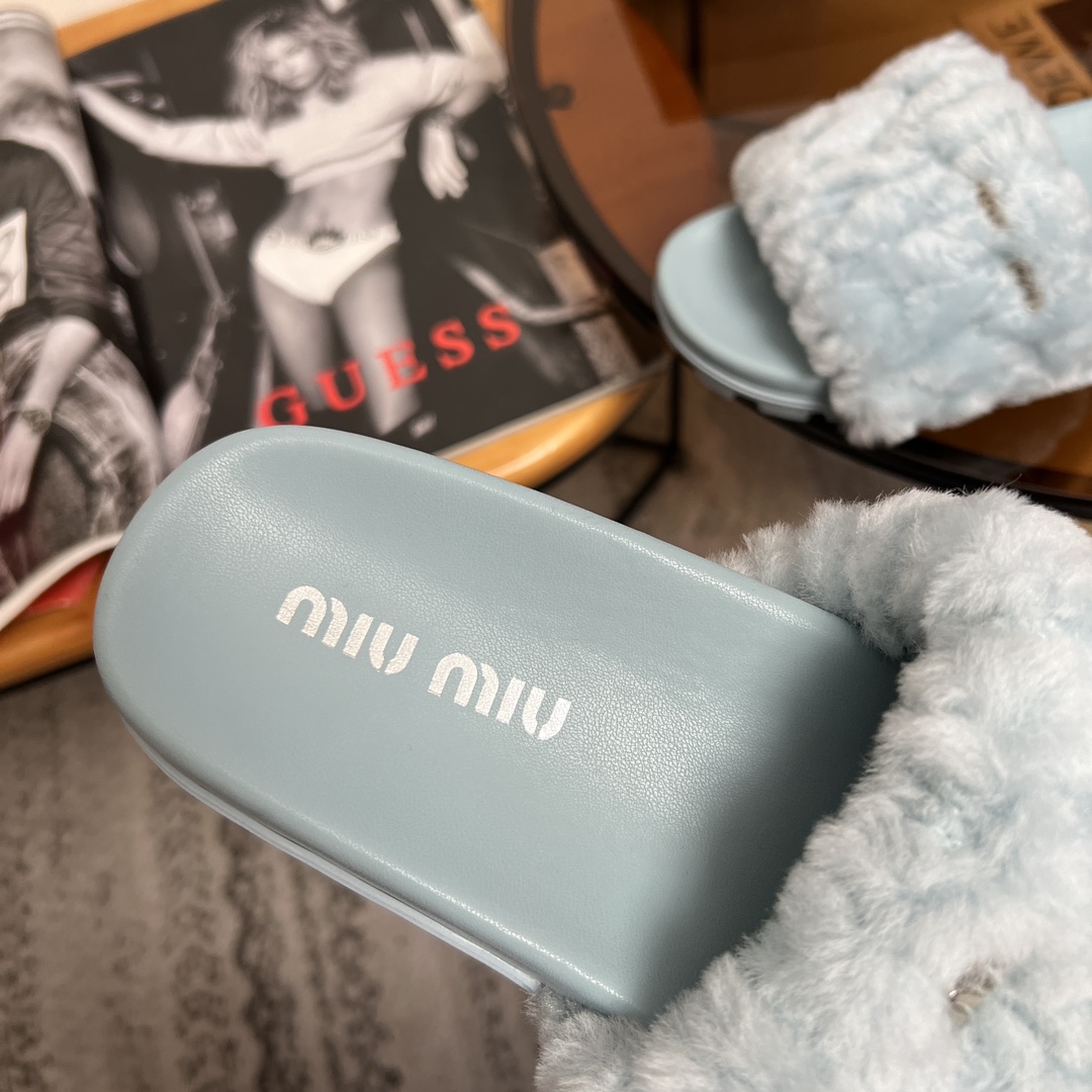 Miu Miu 欢迎加入Miu Miu俱乐部