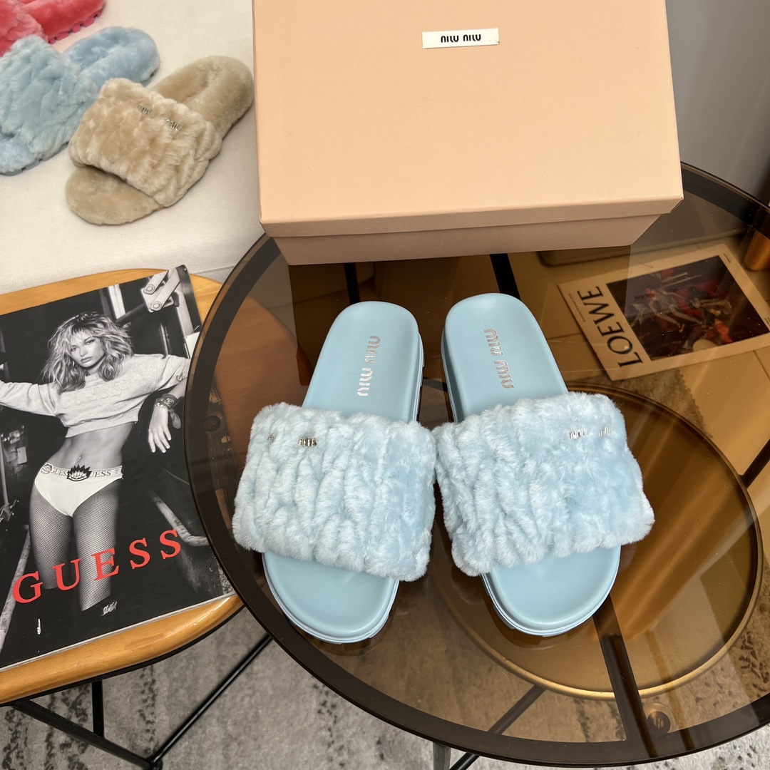 Miu Miu 欢迎加入Miu Miu俱乐部