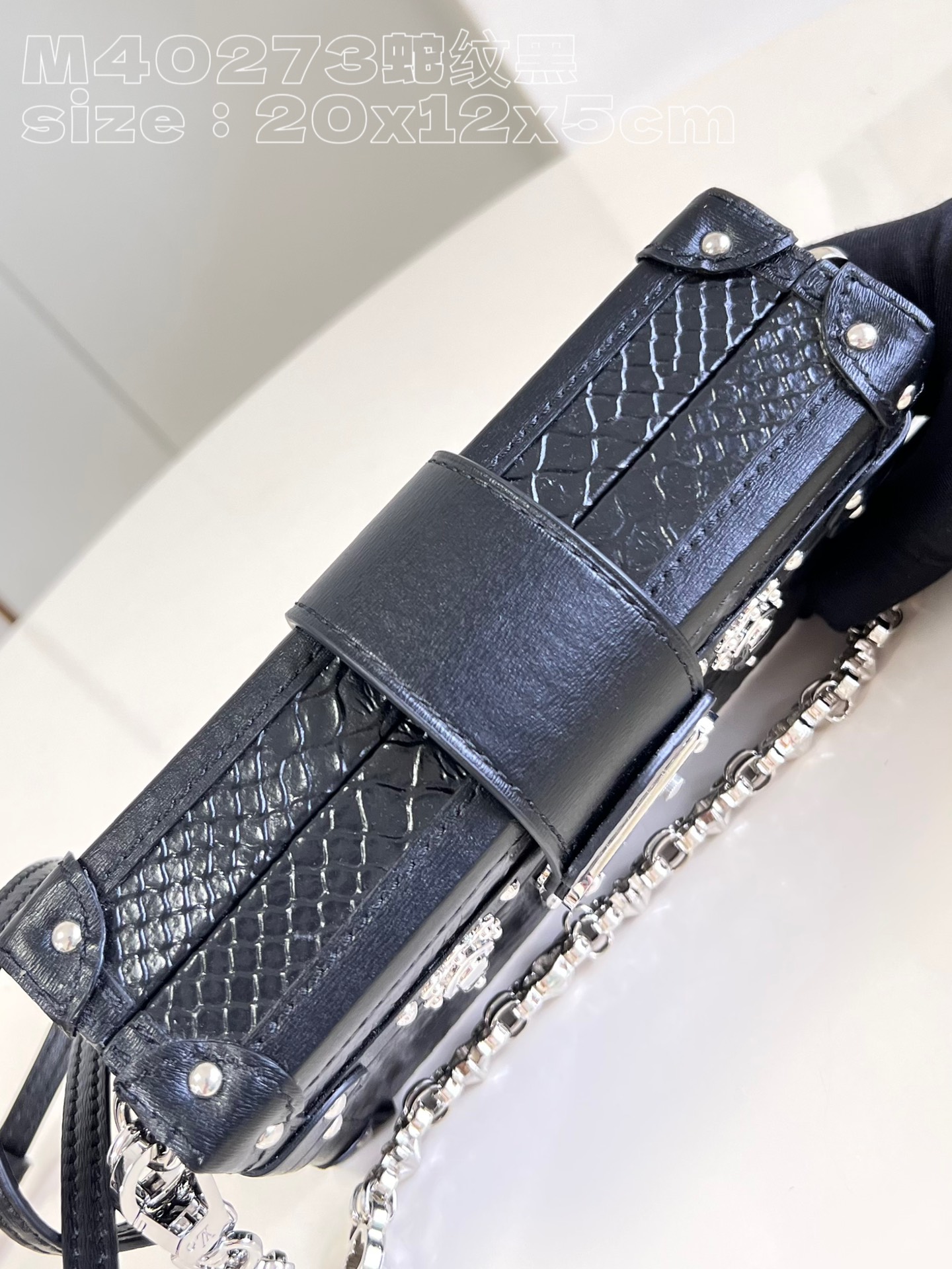 顶级原单M40273蛇纹黑本款PetiteMalle手袋出自NicolasGhesquière之手以华美