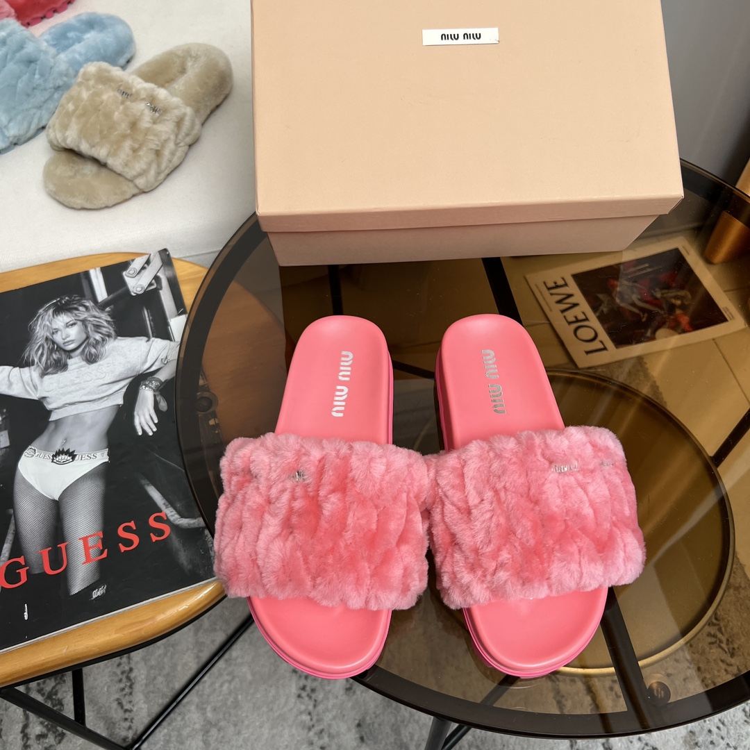 Miu Miu 欢迎加入Miu Miu俱乐部