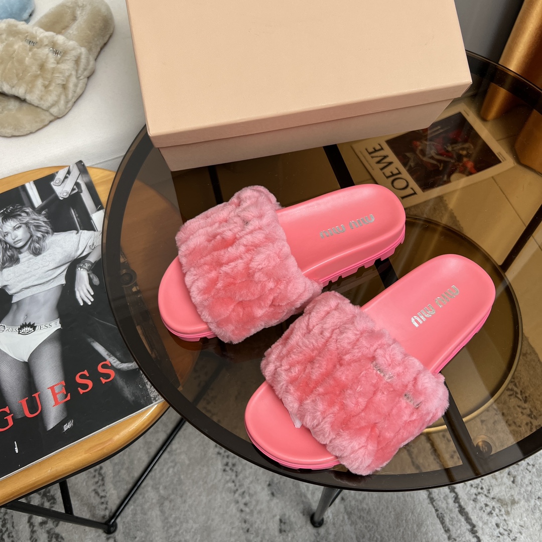 Miu Miu 欢迎加入Miu Miu俱乐部