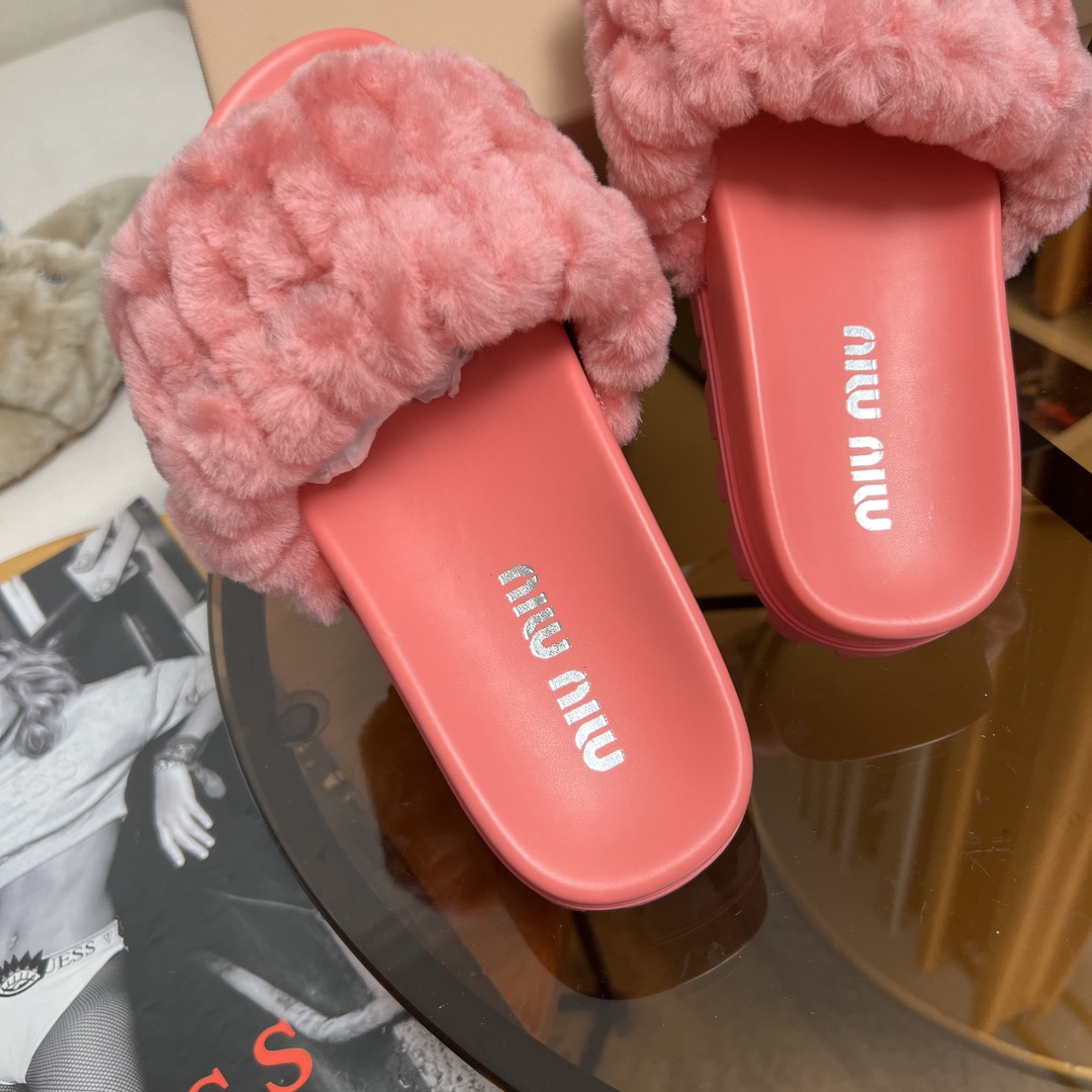 Miu Miu 欢迎加入Miu Miu俱乐部