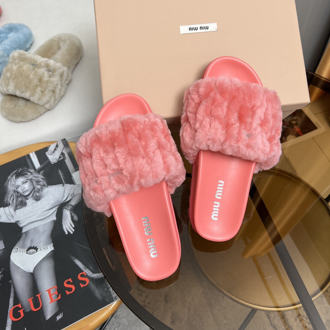 Miu Miu 欢迎加入Miu Miu俱乐部