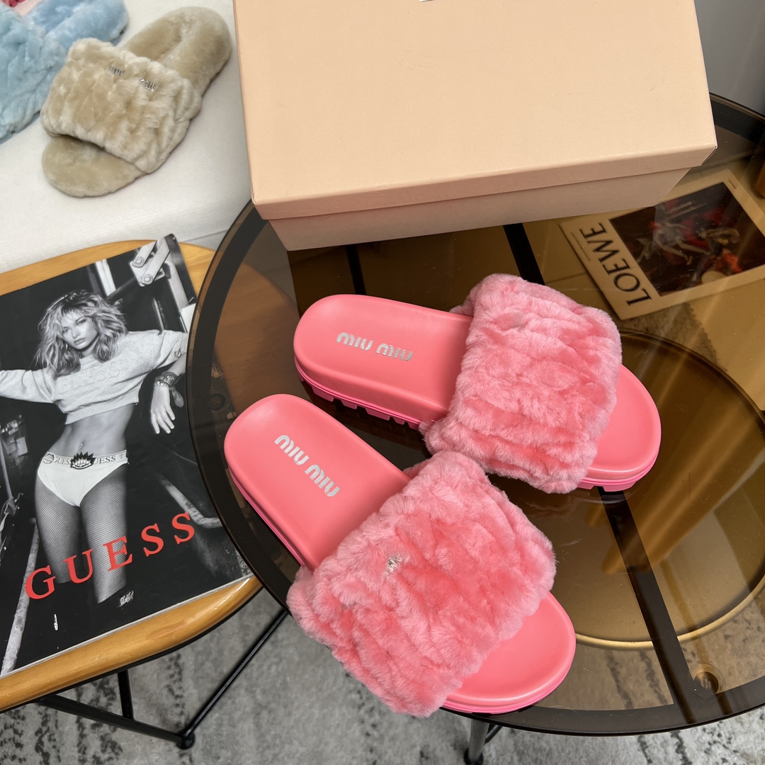 Miu Miu 欢迎加入Miu Miu俱乐部
