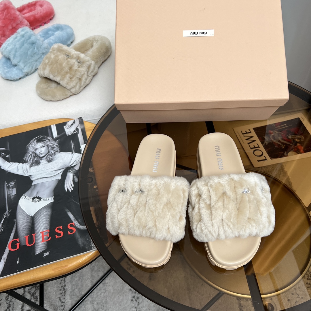 Miu Miu 欢迎加入Miu Miu俱乐部