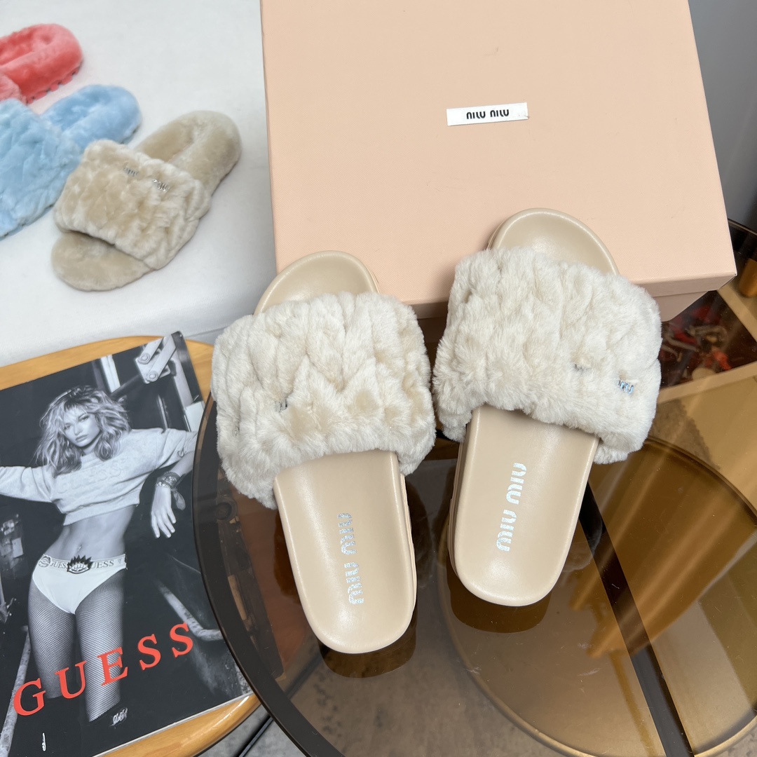 Miu Miu 欢迎加入Miu Miu俱乐部