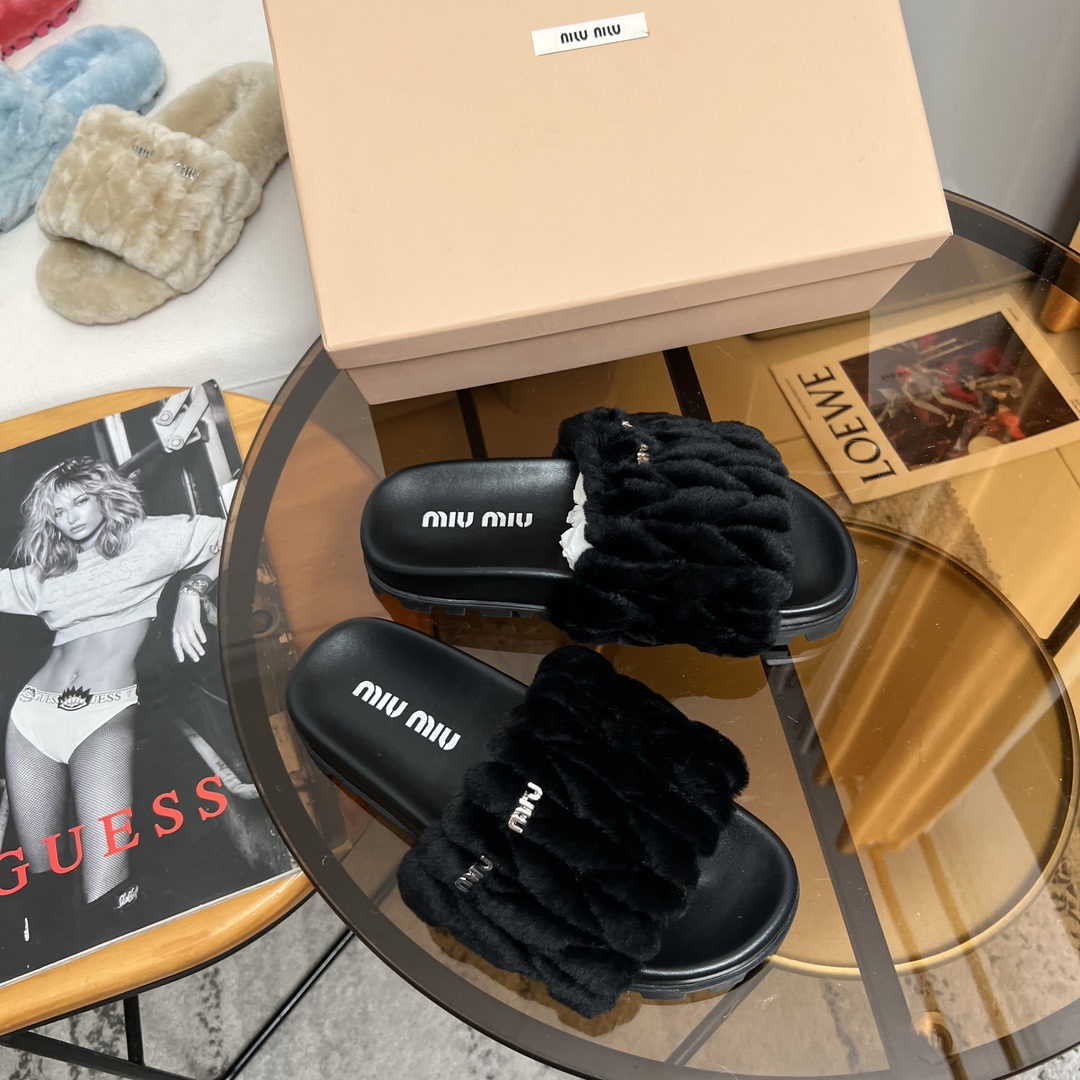 Miu Miu 欢迎加入Miu Miu俱乐部