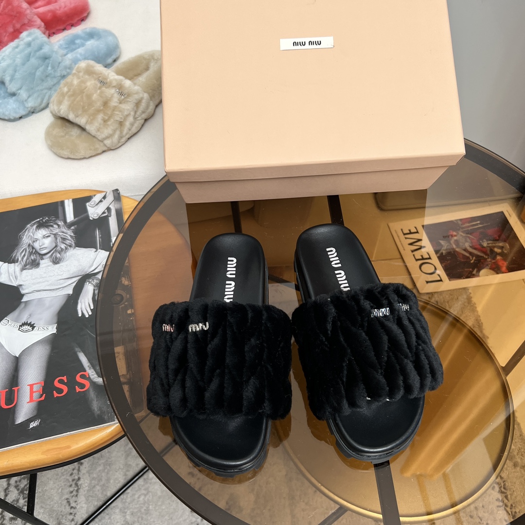 Miu Miu 欢迎加入Miu Miu俱乐部