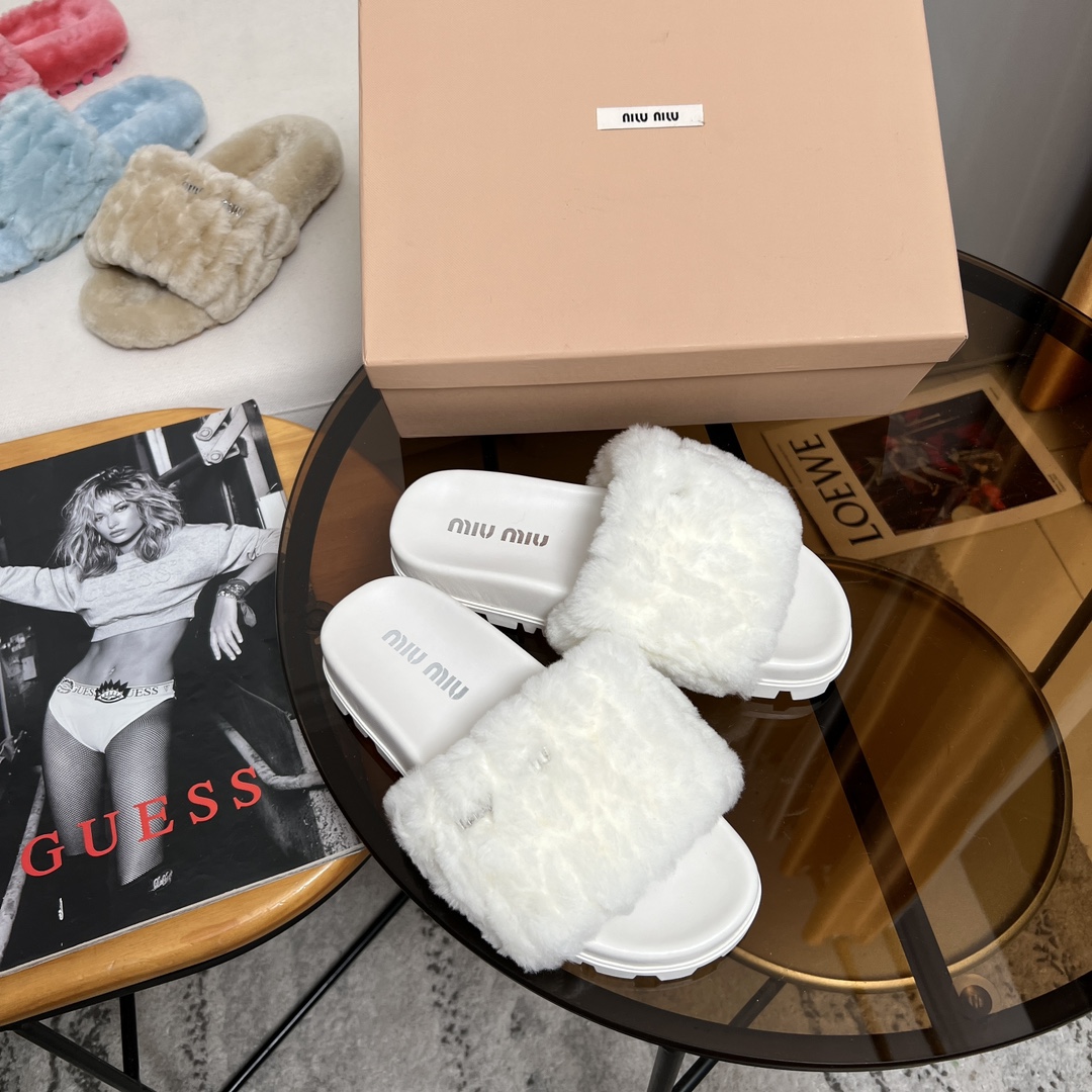 Miu Miu 欢迎加入Miu Miu俱乐部