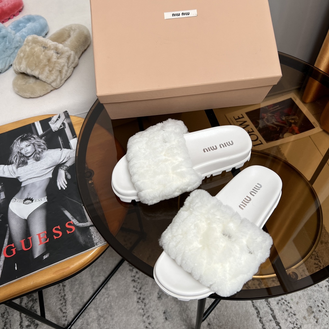 Miu Miu 欢迎加入Miu Miu俱乐部
