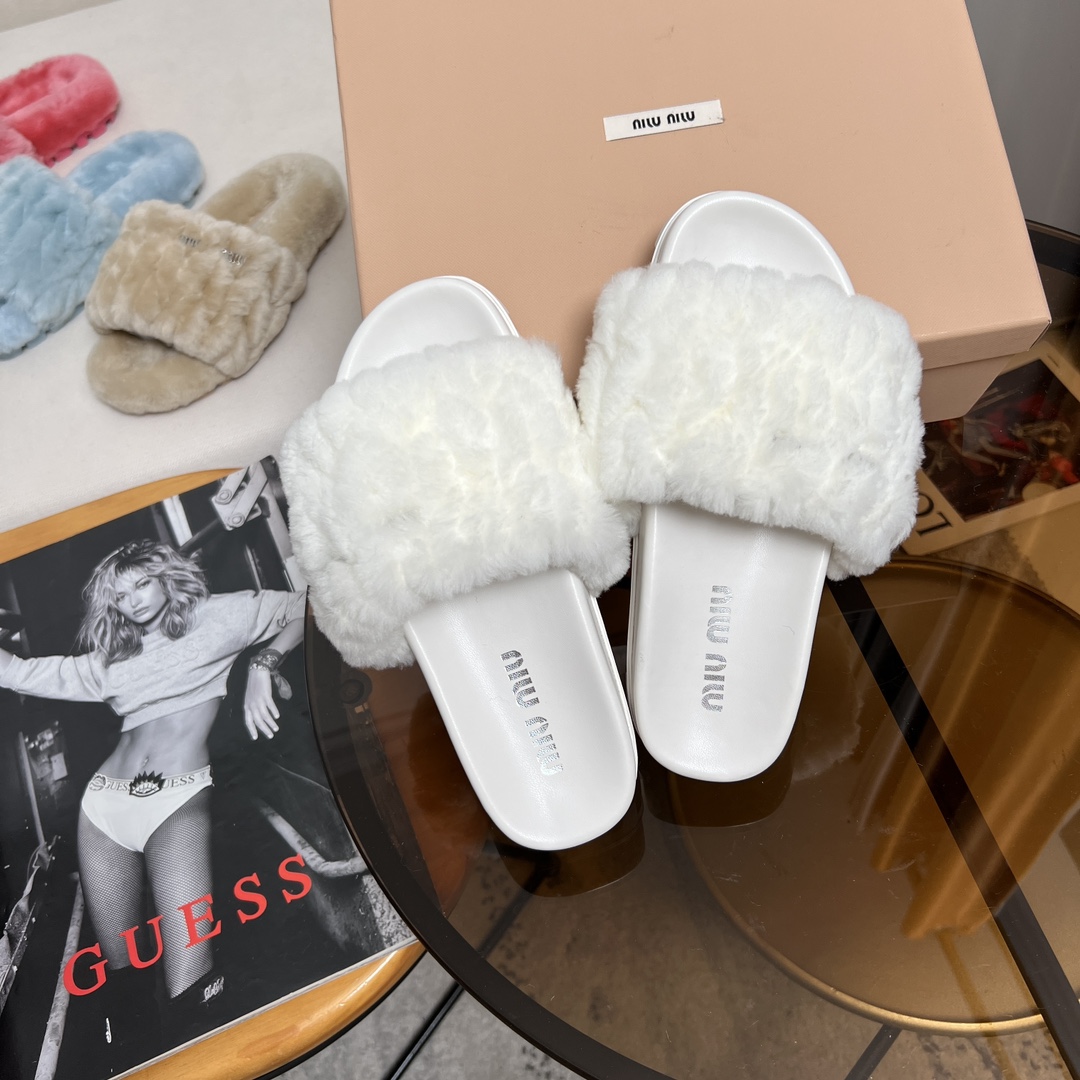 Miu Miu 欢迎加入Miu Miu俱乐部