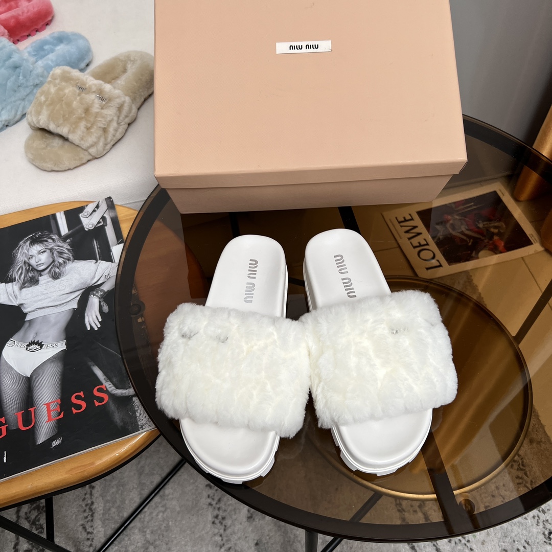 Miu Miu 欢迎加入Miu Miu俱乐部