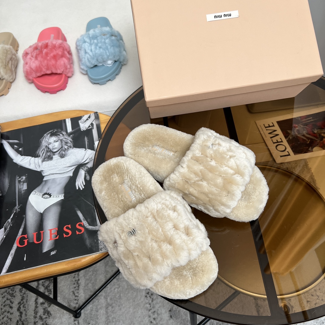 Miu Miu 欢迎加入Miu Miu俱乐部