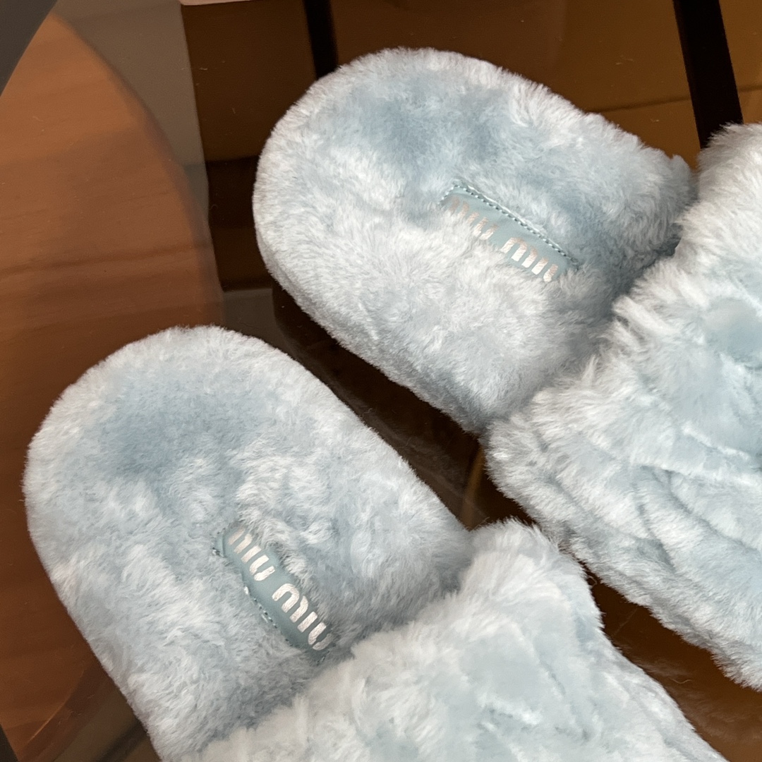 Miu Miu 欢迎加入Miu Miu俱乐部
