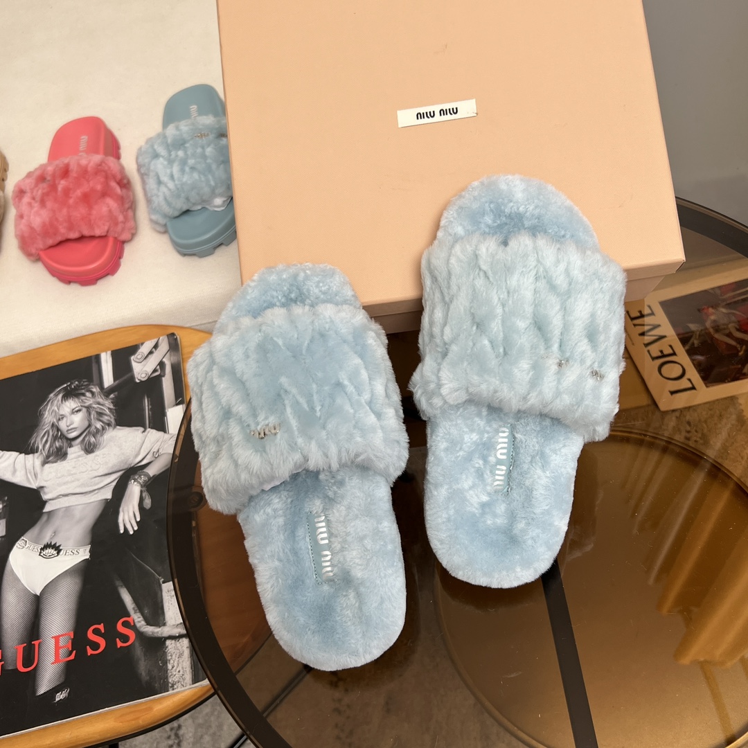 Miu Miu 欢迎加入Miu Miu俱乐部