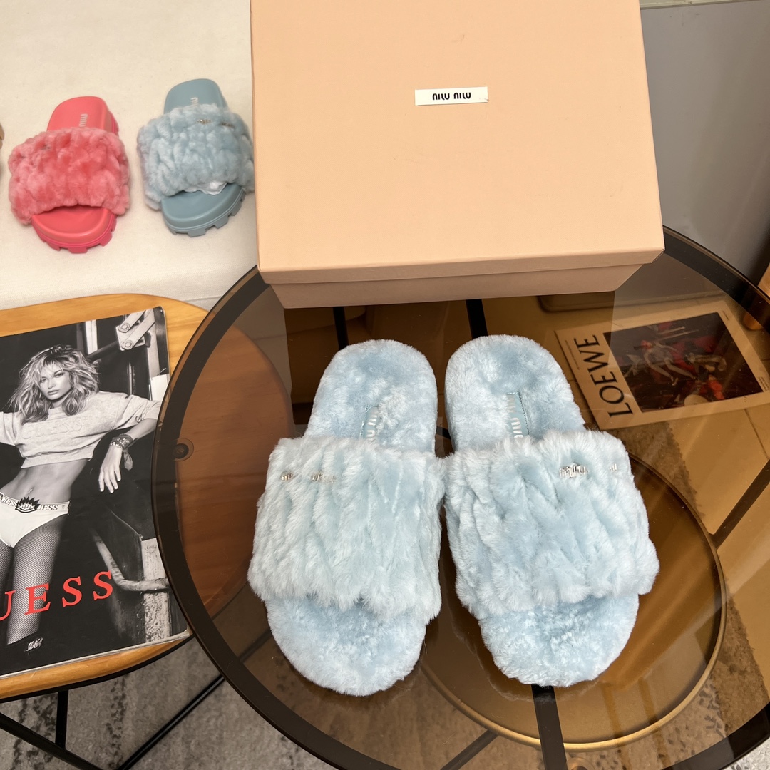 Miu Miu 欢迎加入Miu Miu俱乐部