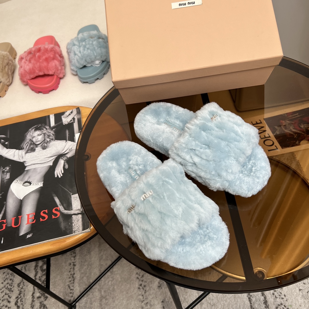 Miu Miu 欢迎加入Miu Miu俱乐部