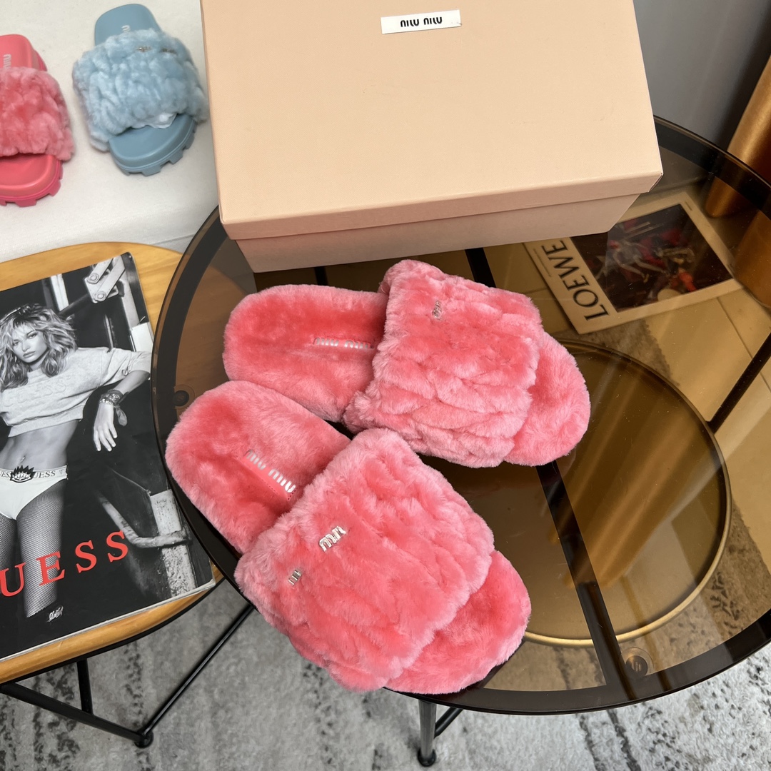 Miu Miu 欢迎加入Miu Miu俱乐部