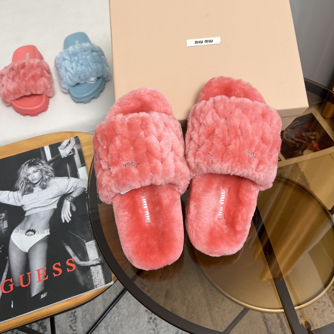 Miu Miu 欢迎加入Miu Miu俱乐部