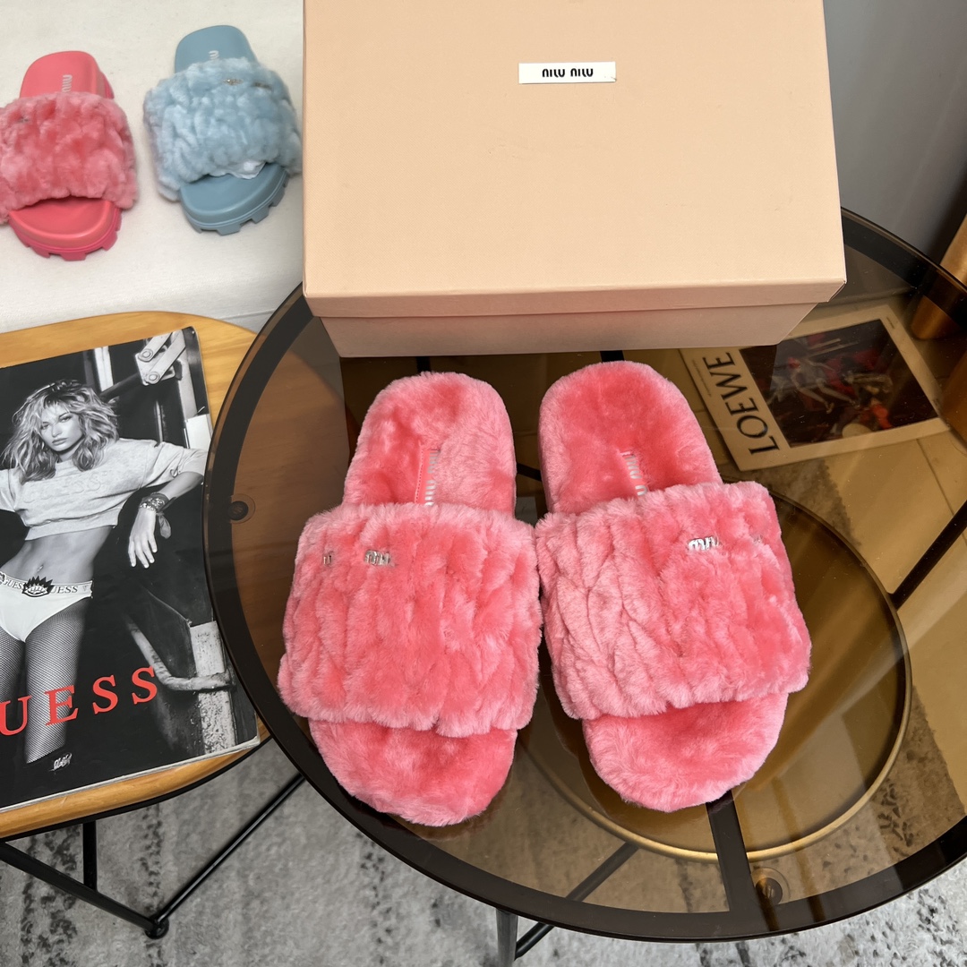Miu Miu 欢迎加入Miu Miu俱乐部
