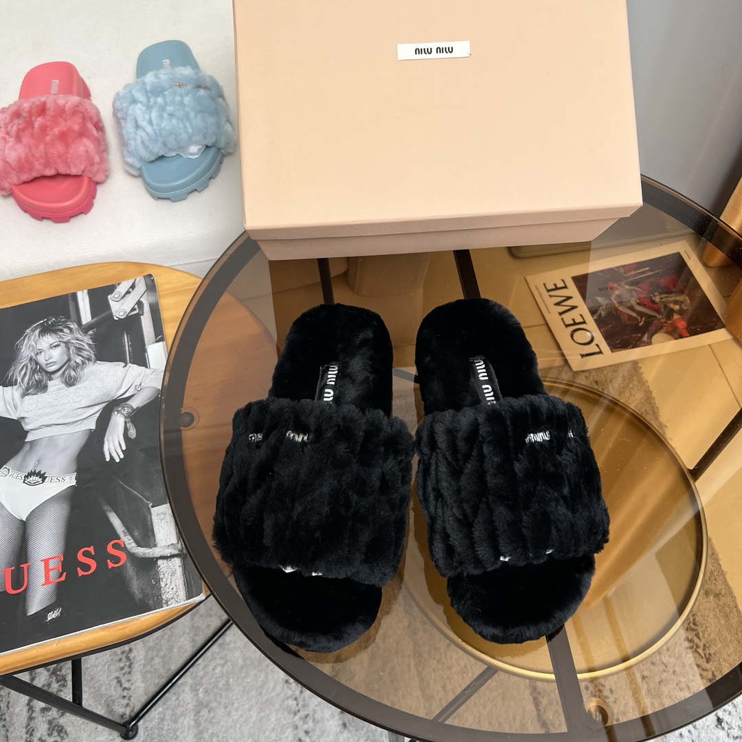 Miu Miu 欢迎加入Miu Miu俱乐部