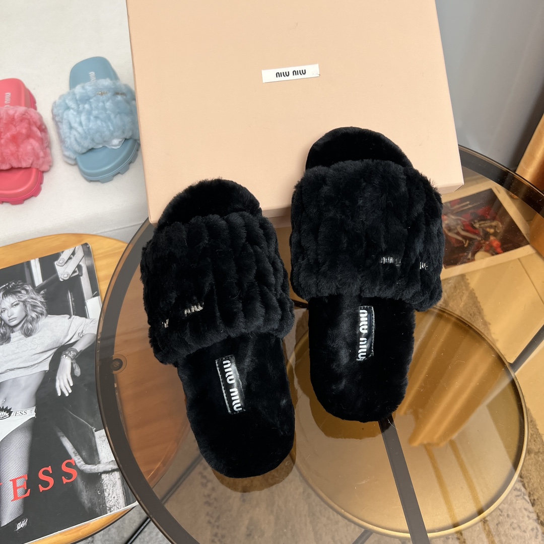 Miu Miu 欢迎加入Miu Miu俱乐部