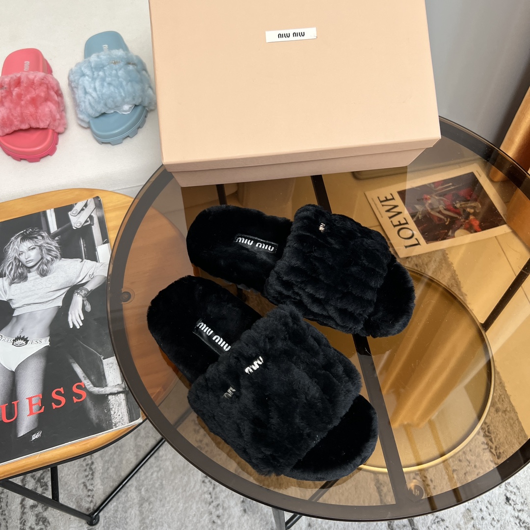 Miu Miu 欢迎加入Miu Miu俱乐部