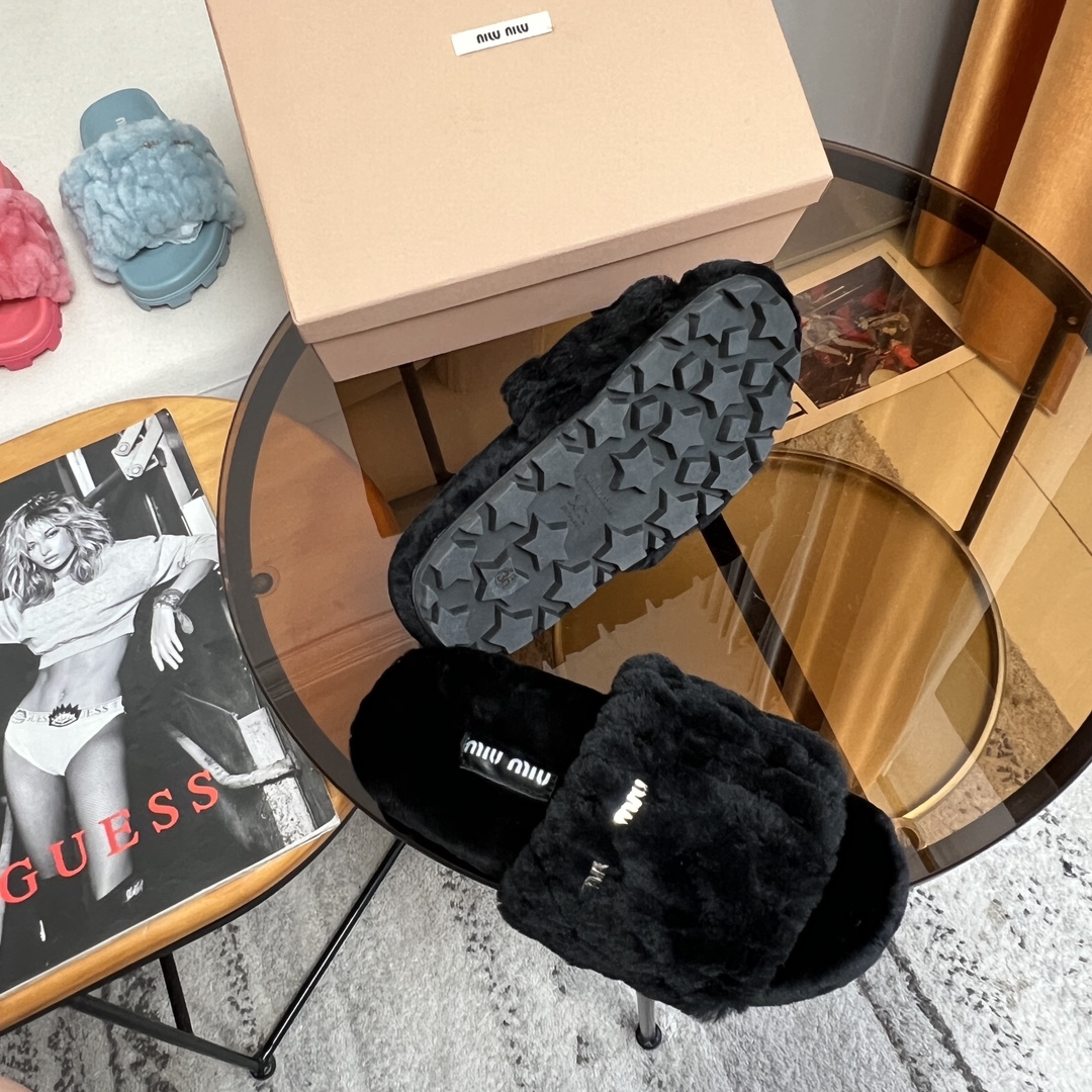Miu Miu 欢迎加入Miu Miu俱乐部