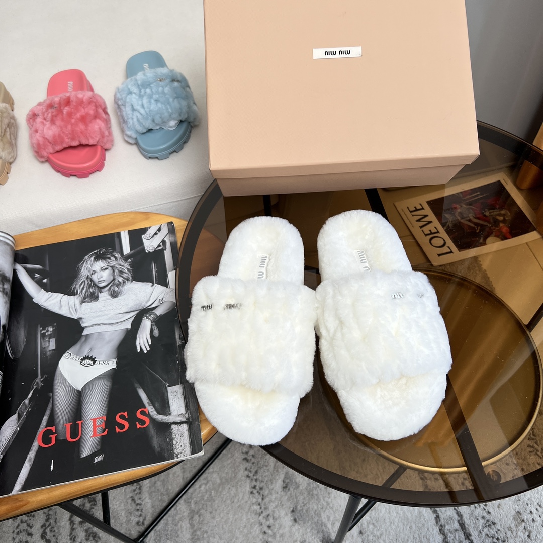 Miu Miu 欢迎加入Miu Miu俱乐部
