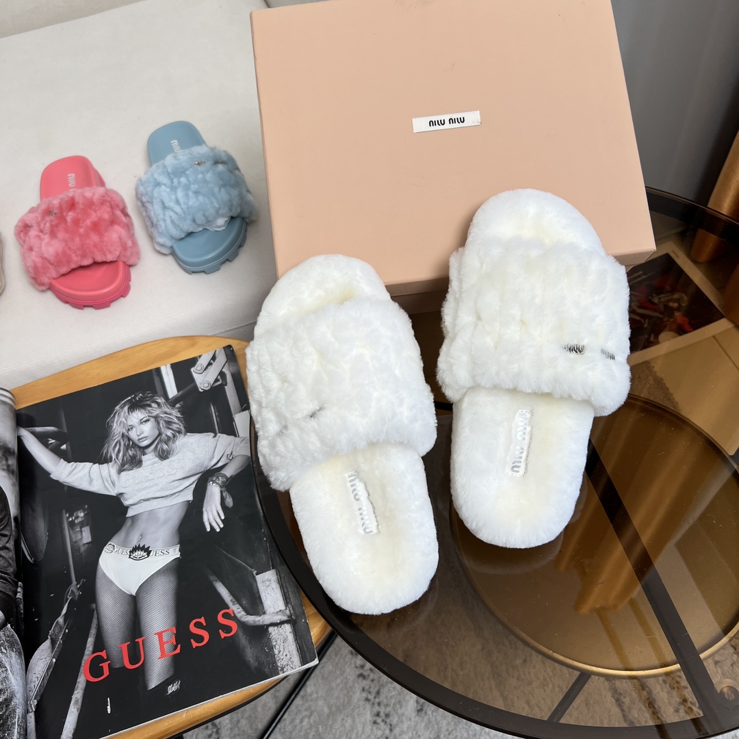 Miu Miu 欢迎加入Miu Miu俱乐部