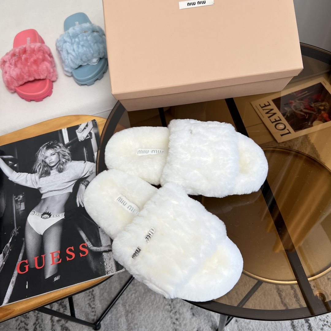 Miu Miu 欢迎加入Miu Miu俱乐部