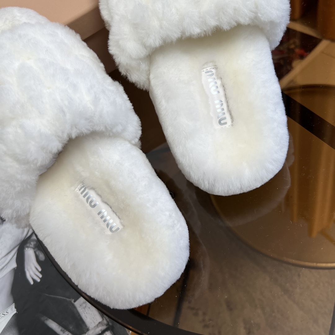 Miu Miu 欢迎加入Miu Miu俱乐部