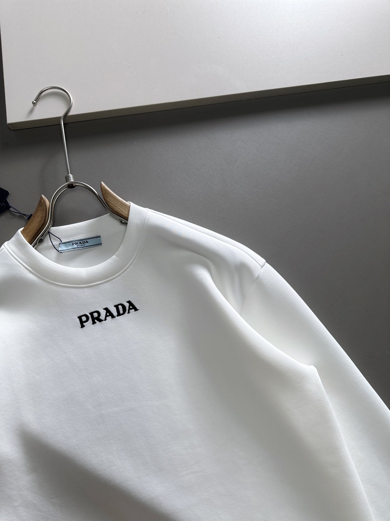 普拉达2023最新款太空棉卫衣独家发售！原版复刻独家设计超强工艺！极其奢华！版型超赞！尺码S-XL