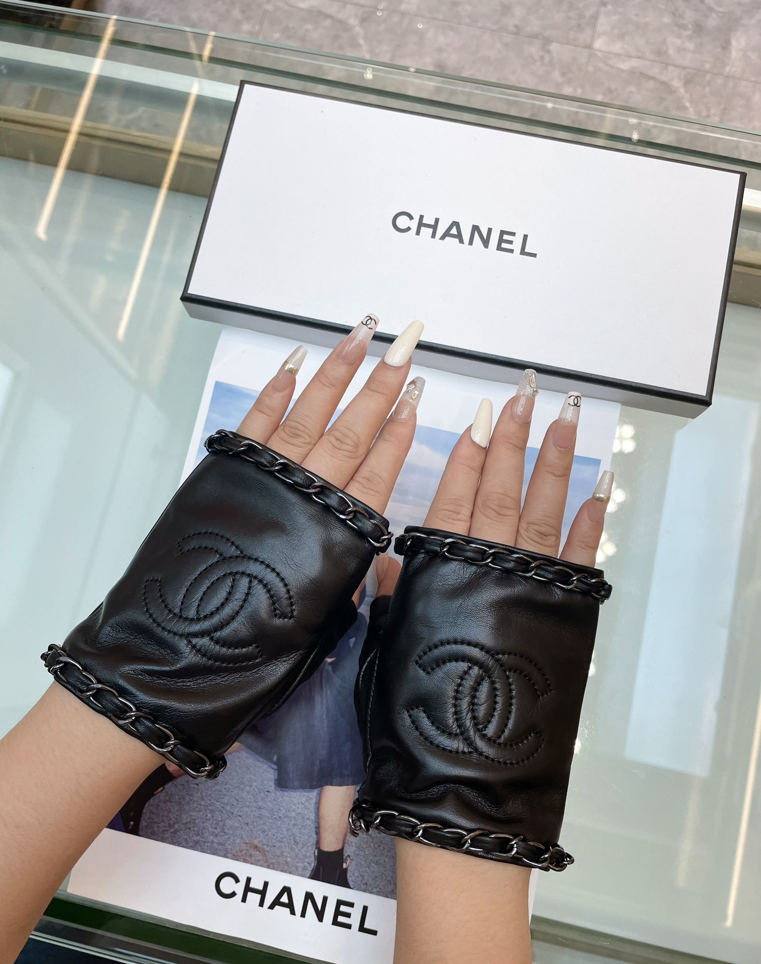 香奈儿Chanel️欧洲新款顶级原单女士高档半指手套百分百选用进口羊皮香奈儿御用羊皮皮质光滑细腻柔软手感