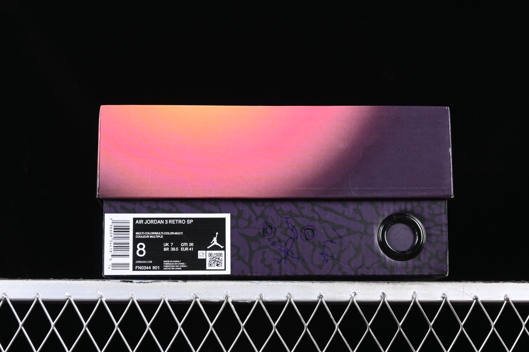 💰190真标💰280公司级💰380纯原
J.Balvin x Air Jordan 3 Retro AJ3 乔3彩虹渐变 FN0344-901
#鞋身以米白色皮革覆盖,搭配经典的灰白色爆裂纹设计。中底与后跟部分均带有"彩虹渐变"效果,后跟分别以元年Nike AIR以及笑脸Logo呈现,彰显联名身份。
尺码:36 36.5 37.5 38 38.5 39 40 40.5 41 42 42.5 43 44 44.5 45 46 99D4